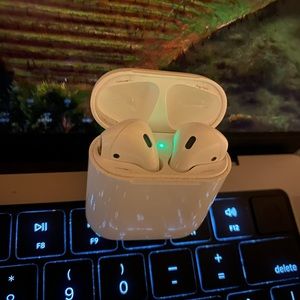 APPLE AIRPODS